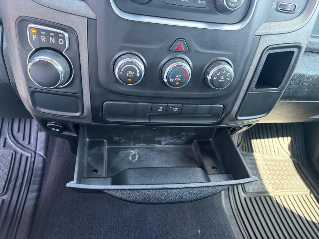 RAM 1500 Tradesman 4x2 Quad Cab 6'4" Box 2018