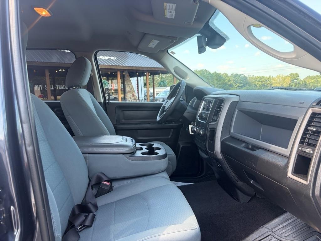 RAM 1500 Tradesman 4x2 Quad Cab 6'4" Box 2018