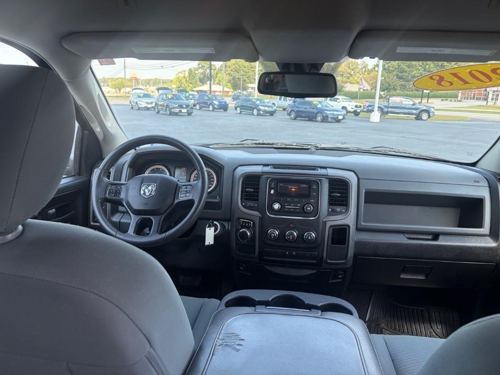 RAM 1500 Tradesman 4x2 Quad Cab 6'4" Box 2018