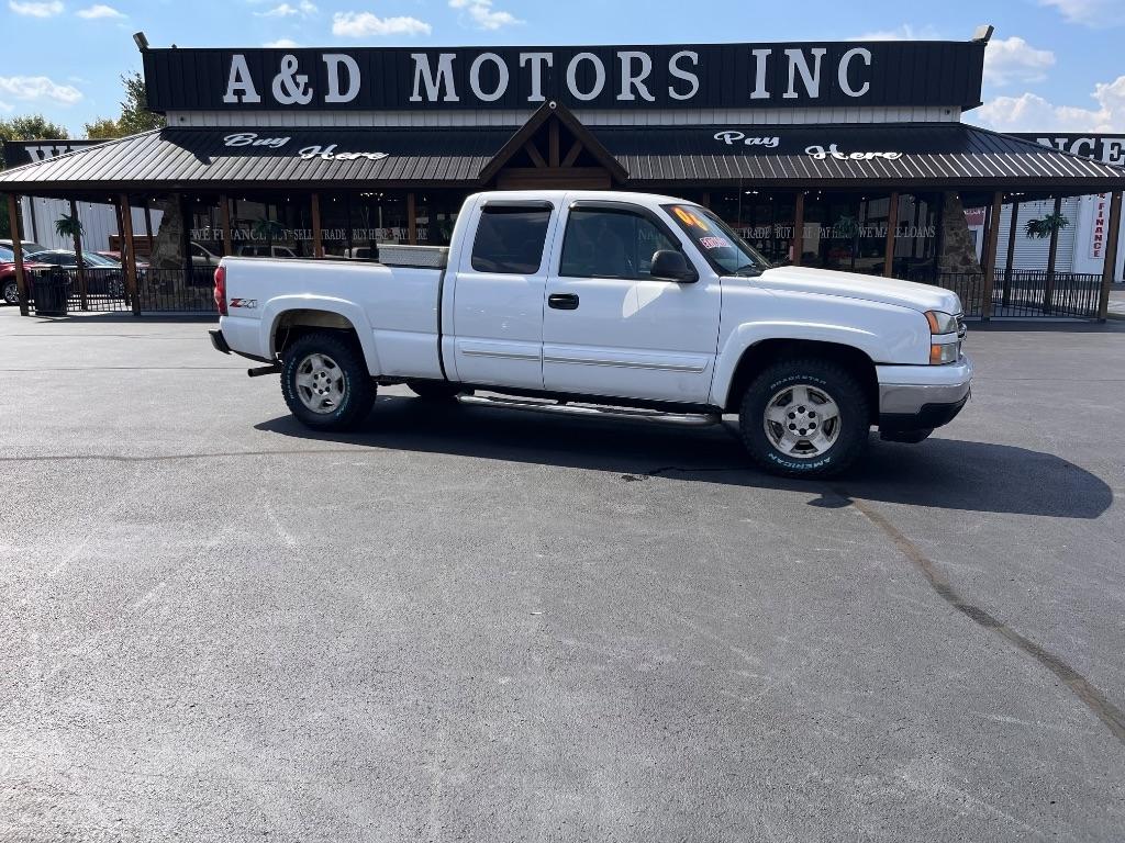 Chevrolet Silverado 1500 Ext Cab 143.5" WB 4WD LT1 2006