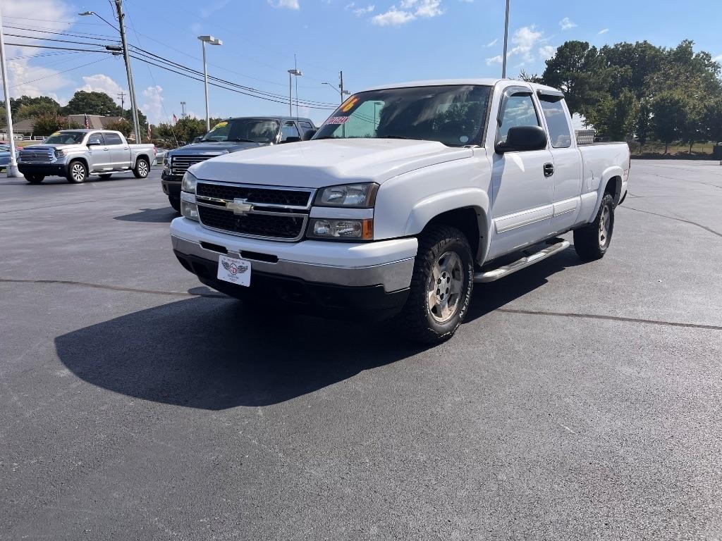 Chevrolet Silverado 1500 Ext Cab 143.5" WB 4WD LT1 2006