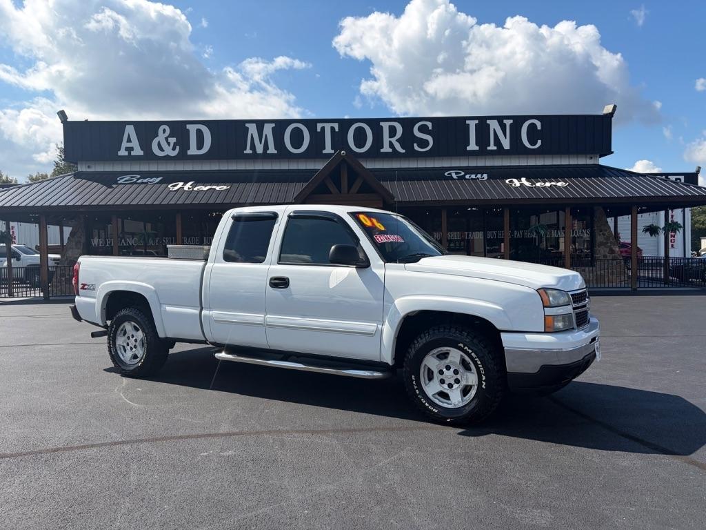 2006 Chevrolet Silverado 1500 Ext Cab 143.5" WB 4WD LT1