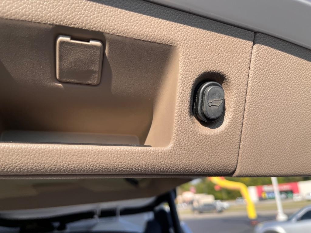 Chevrolet Suburban 2WD 4dr LTZ 2015
