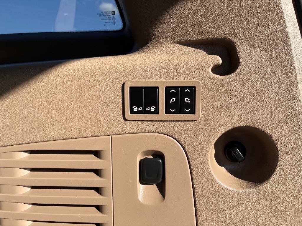 Chevrolet Suburban 2WD 4dr LTZ 2015