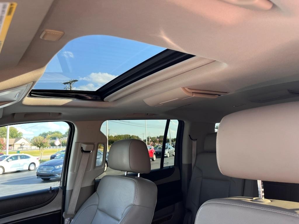 Chevrolet Suburban 2WD 4dr LTZ 2015