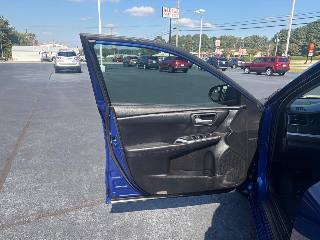 Toyota Camry 4dr Sdn I4 Auto SE w/Special Edition Pkg (Natl) 2016
