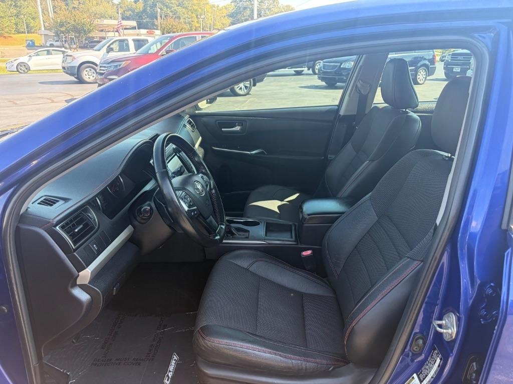 Toyota Camry 4dr Sdn I4 Auto SE w/Special Edition Pkg (Natl) 2016