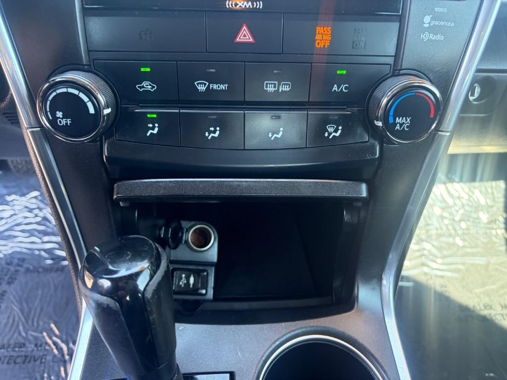 Toyota Camry 4dr Sdn I4 Auto SE w/Special Edition Pkg (Natl) 2016