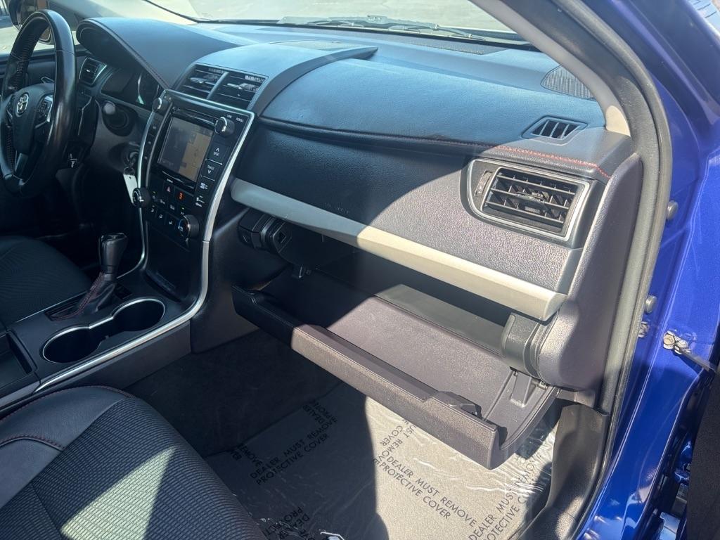 Toyota Camry 4dr Sdn I4 Auto SE w/Special Edition Pkg (Natl) 2016