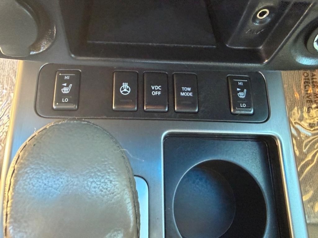 Nissan Armada 2WD 4dr Platinum 2011