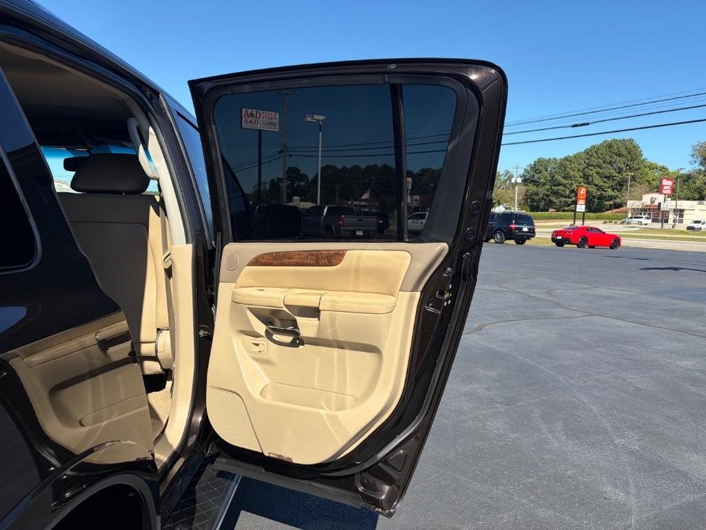 Nissan Armada 2WD 4dr Platinum 2011