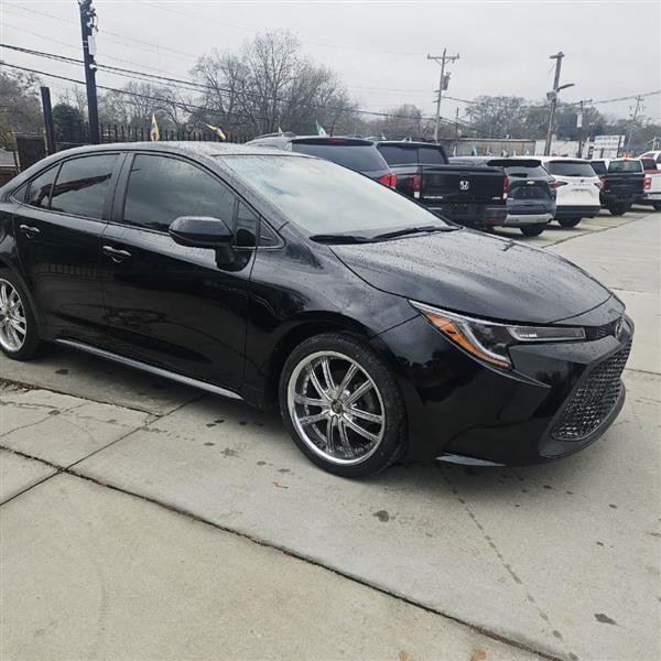 2021 Toyota Corolla LE's photo