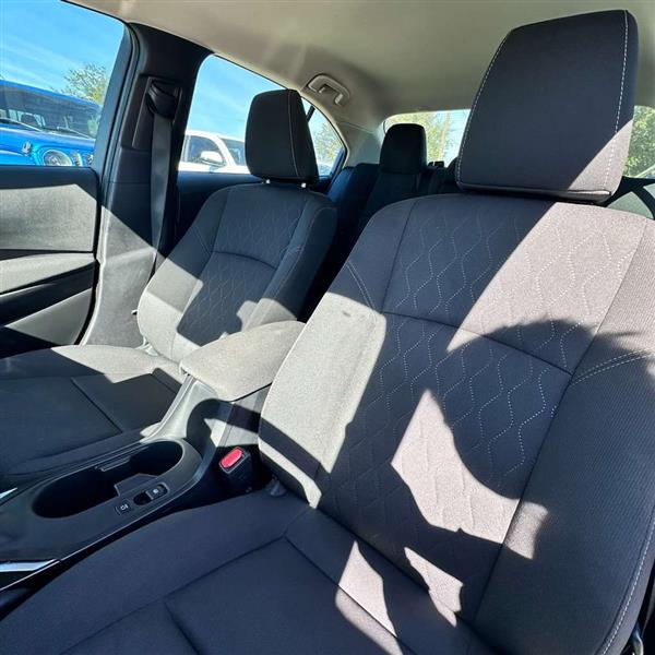 2023 Toyota Corolla LE's photo