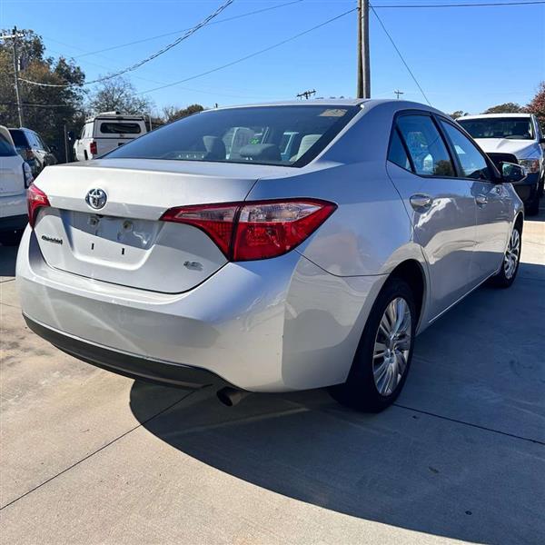 2018 Toyota Corolla LE's photo