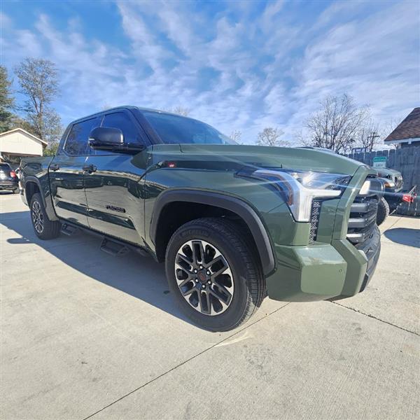 2023 Toyota Tundra SR5's photo