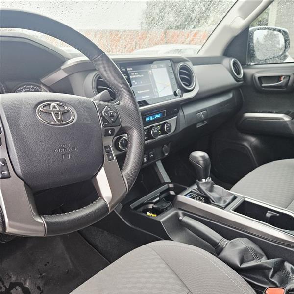 2023 Toyota Tacoma SR5's photo