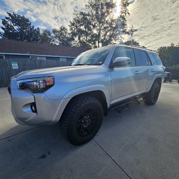 2023 Toyota 4Runner SR5 Premium's photo