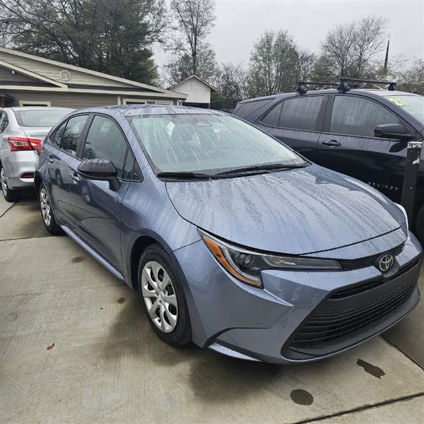 2025 Toyota Corolla LE's photo