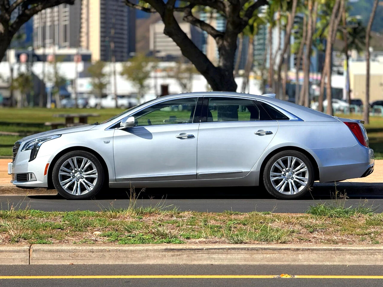 2019 Cadillac XTS Luxury photo 2