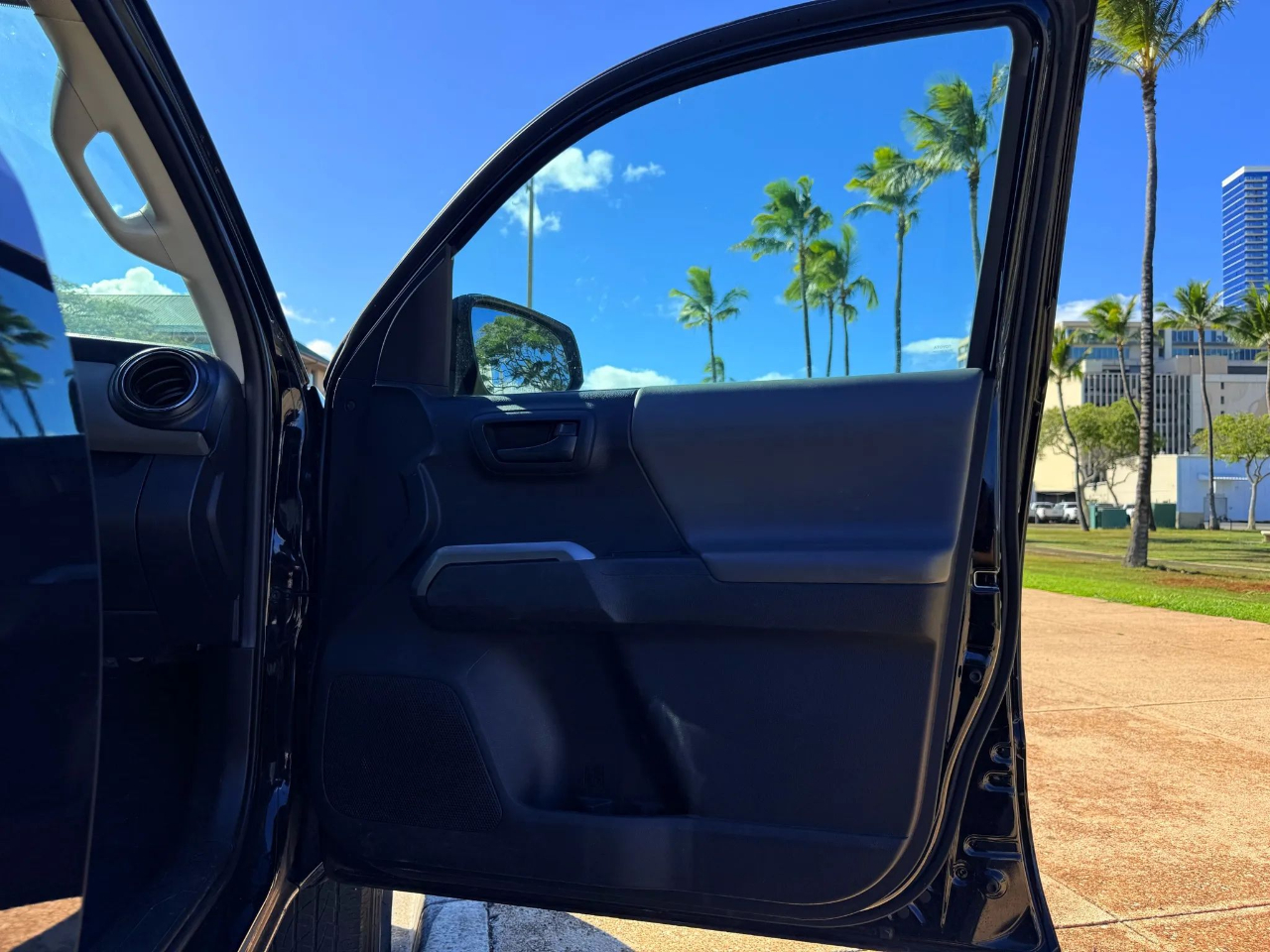 Toyota Tacoma 2WD TRD Off Road Double Cab 5' Bed V6 AT (Natl) 2022