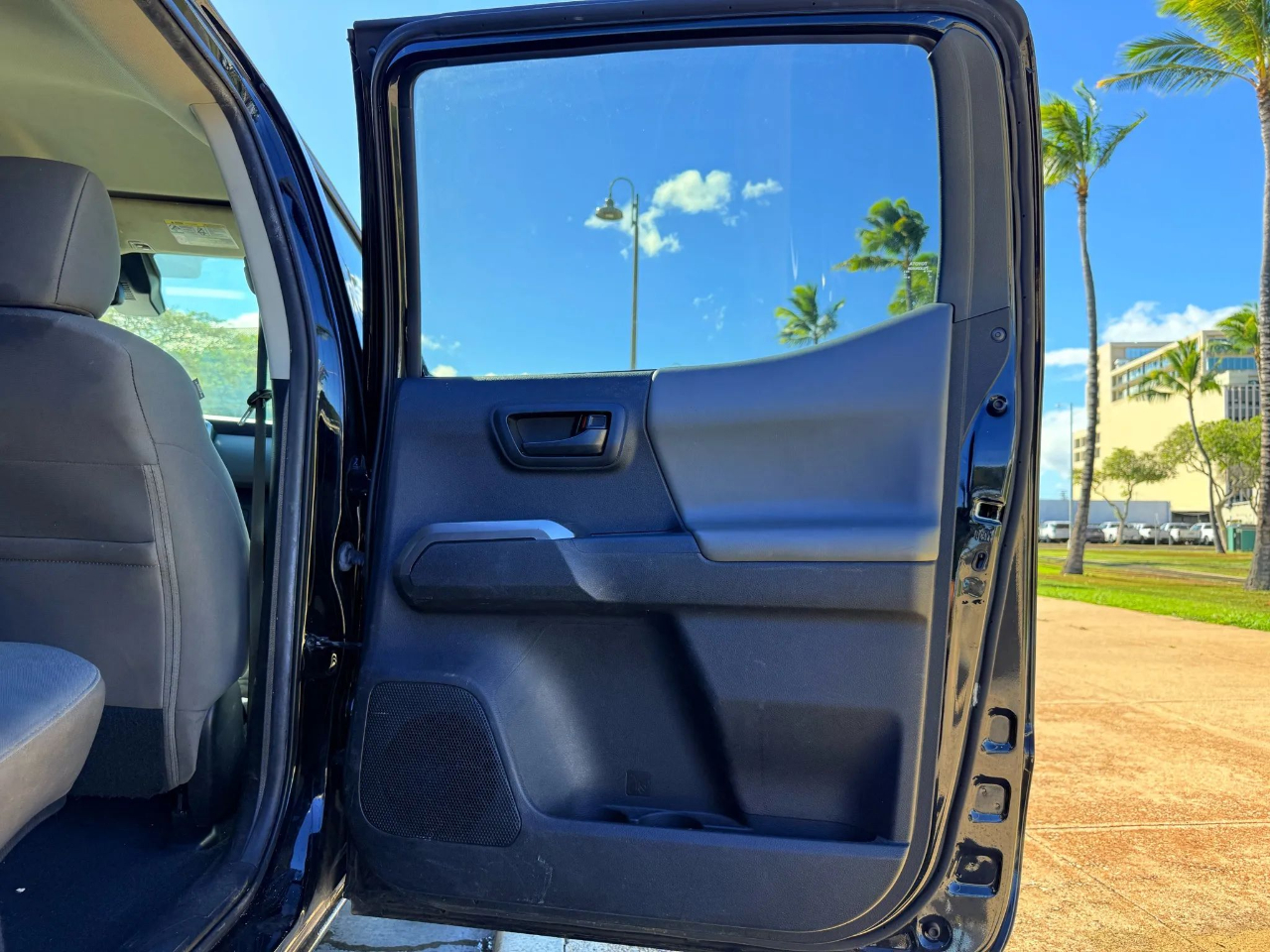 Toyota Tacoma 2WD TRD Off Road Double Cab 5' Bed V6 AT (Natl) 2022