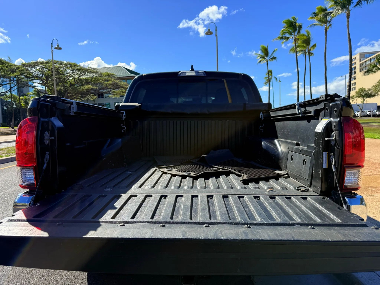 Toyota Tacoma 2WD TRD Off Road Double Cab 5' Bed V6 AT (Natl) 2022