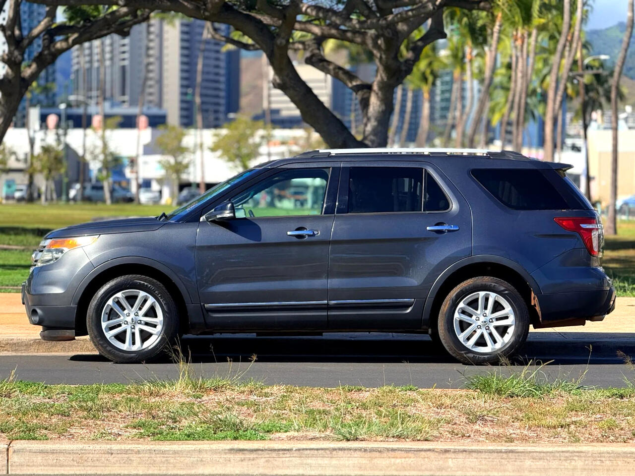 2015 Ford Explorer XLT photo 2
