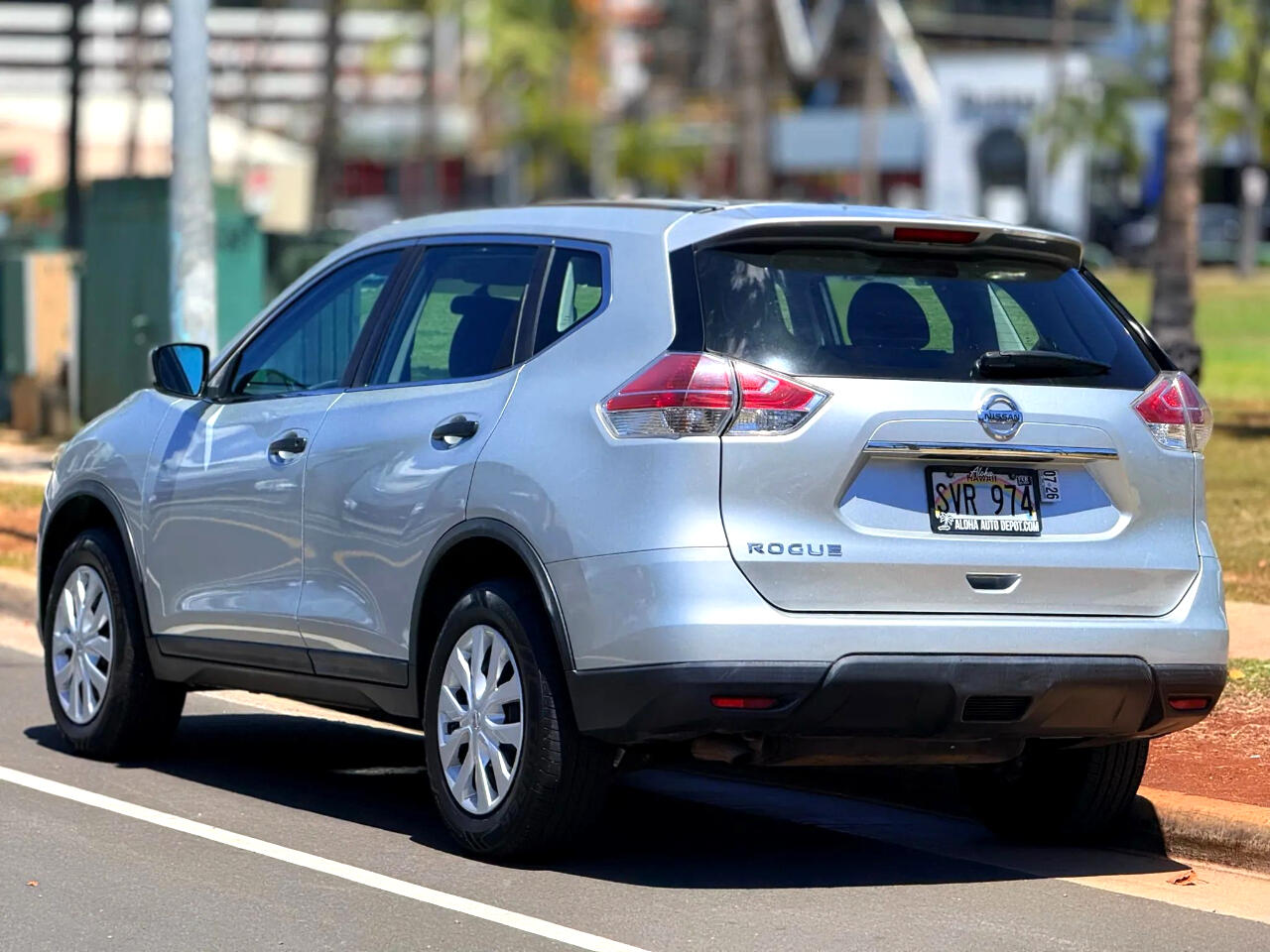 2016 Nissan Rogue SV photo 2