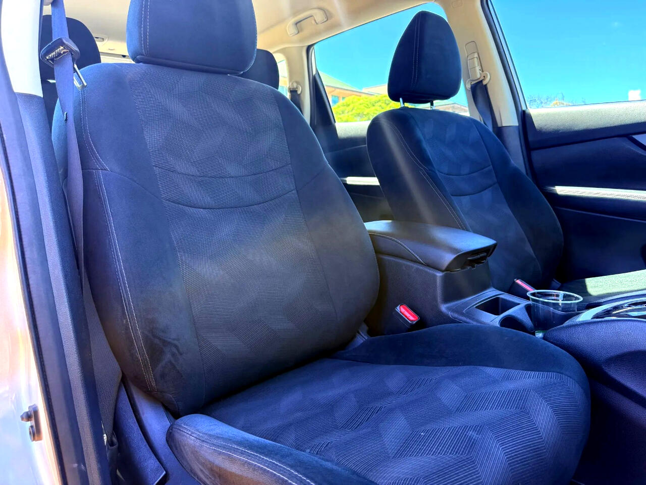 2016 Nissan Rogue SV photo 8