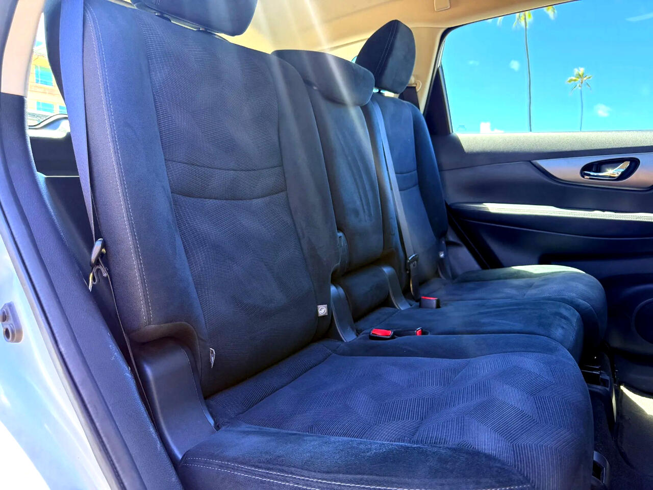 2016 Nissan Rogue SV photo 11