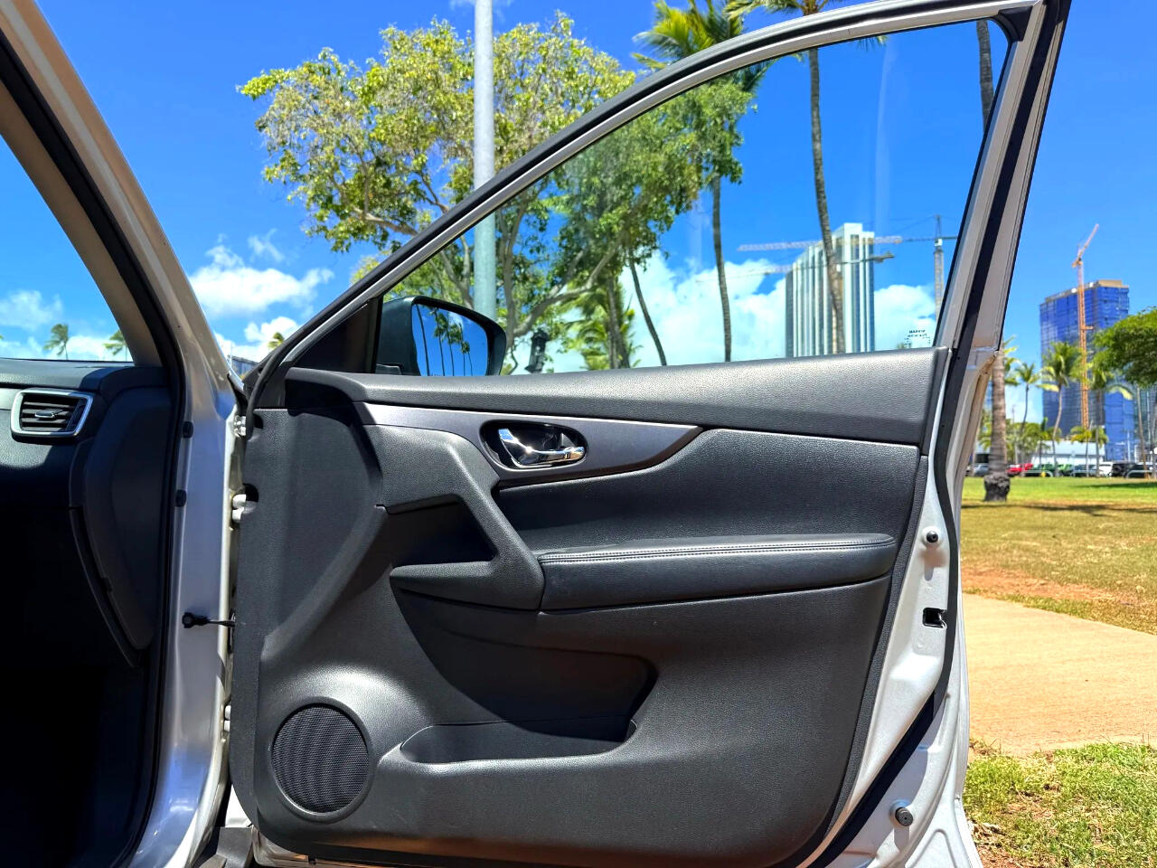 2016 Nissan Rogue SV photo 13