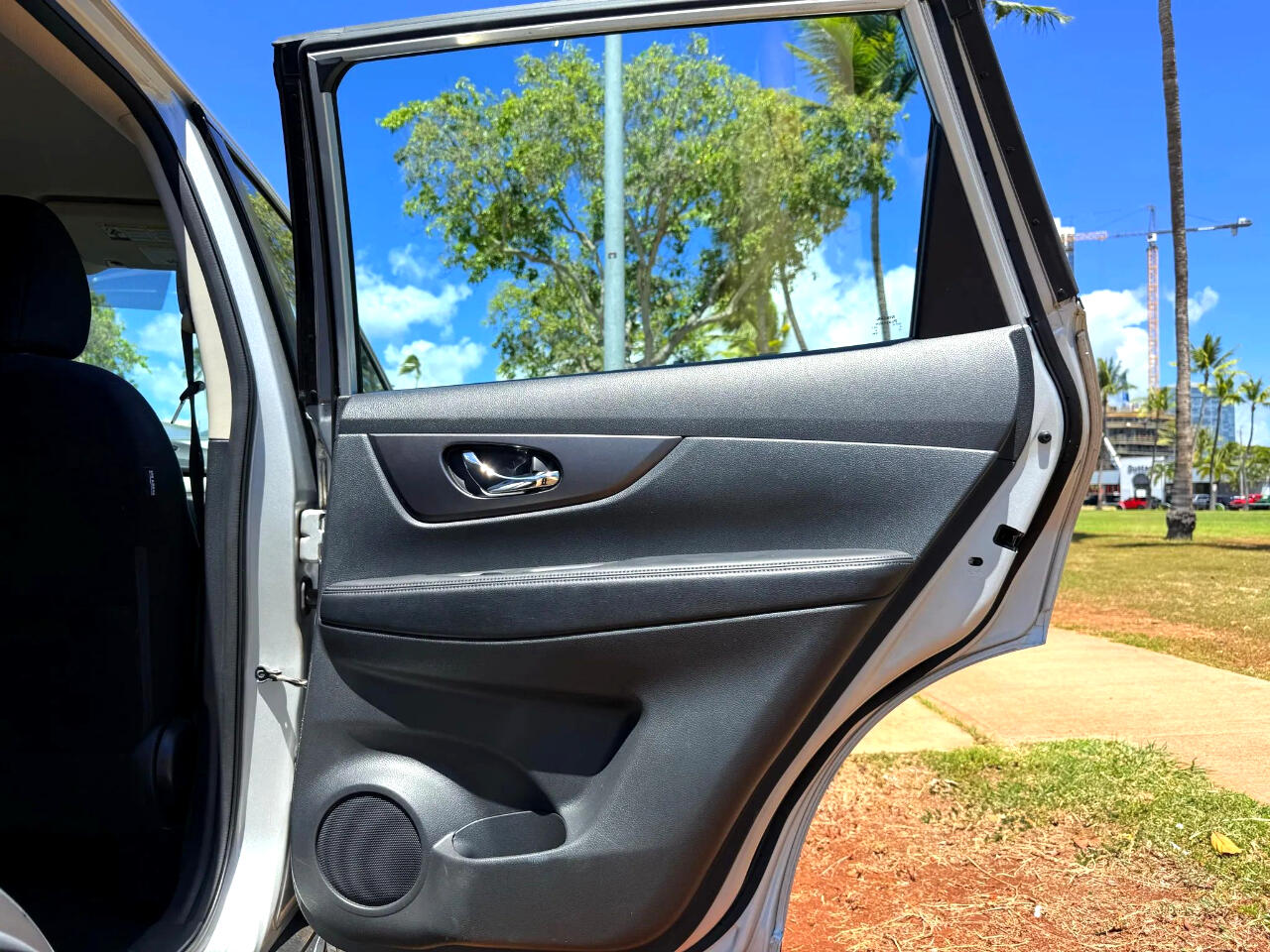 2016 Nissan Rogue SV photo 15