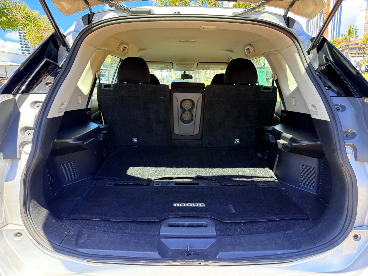 2016 Nissan Rogue SV photo 16