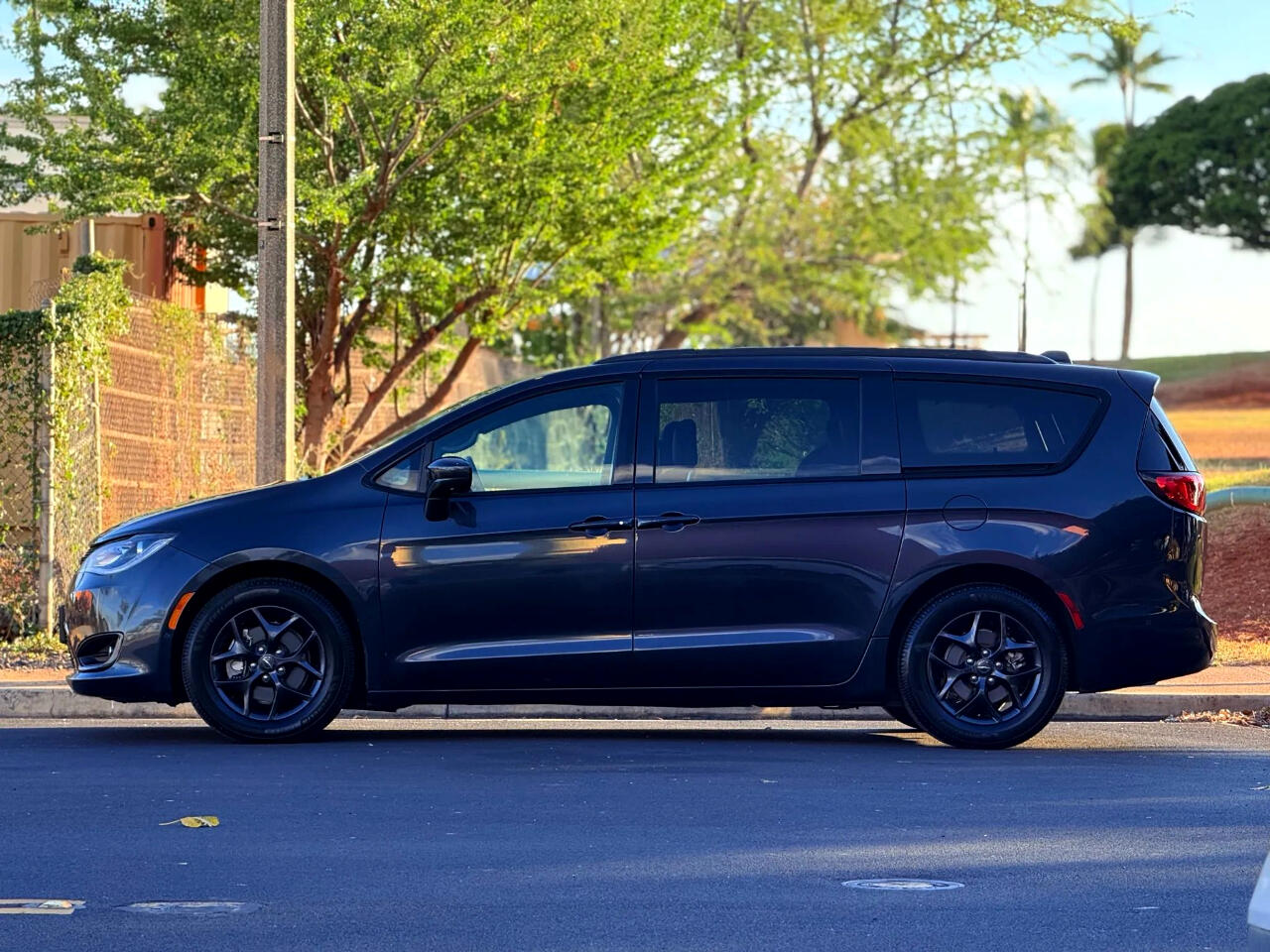 2019 Chrysler Pacifica Touring Plus photo 2