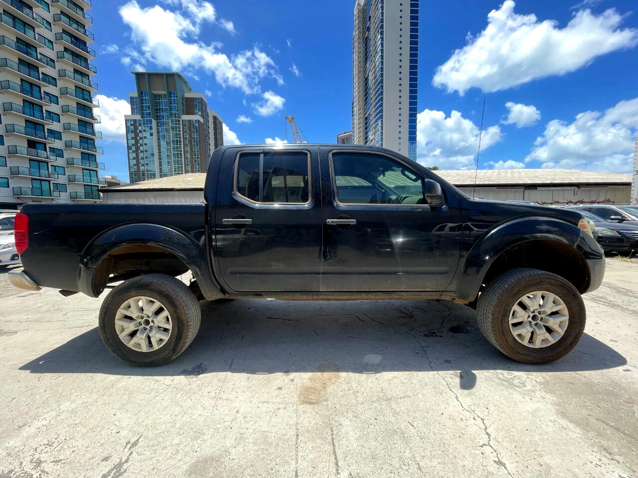 2015 Nissan Frontier Crew Cab S photo 5