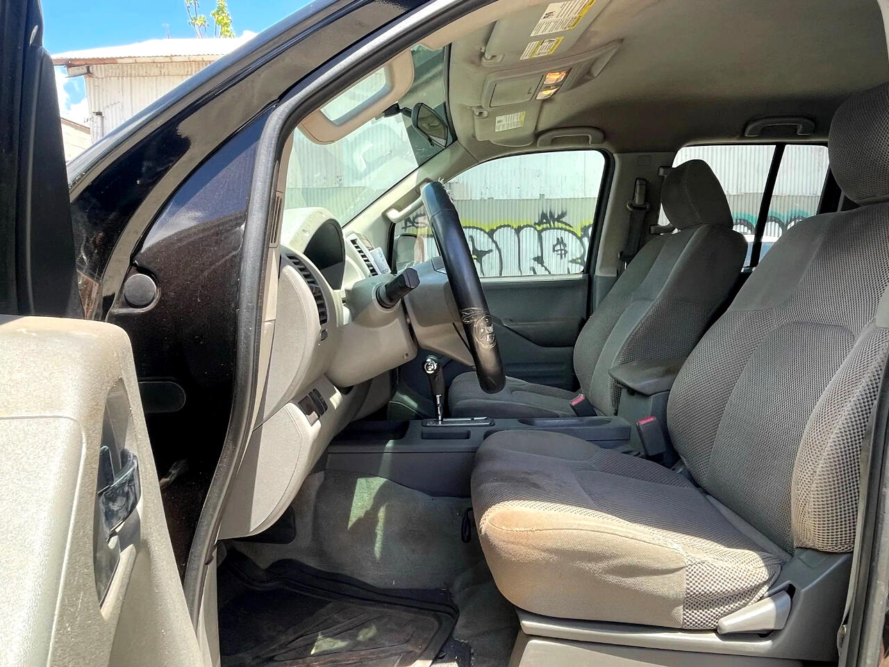 2015 Nissan Frontier Crew Cab S photo 9