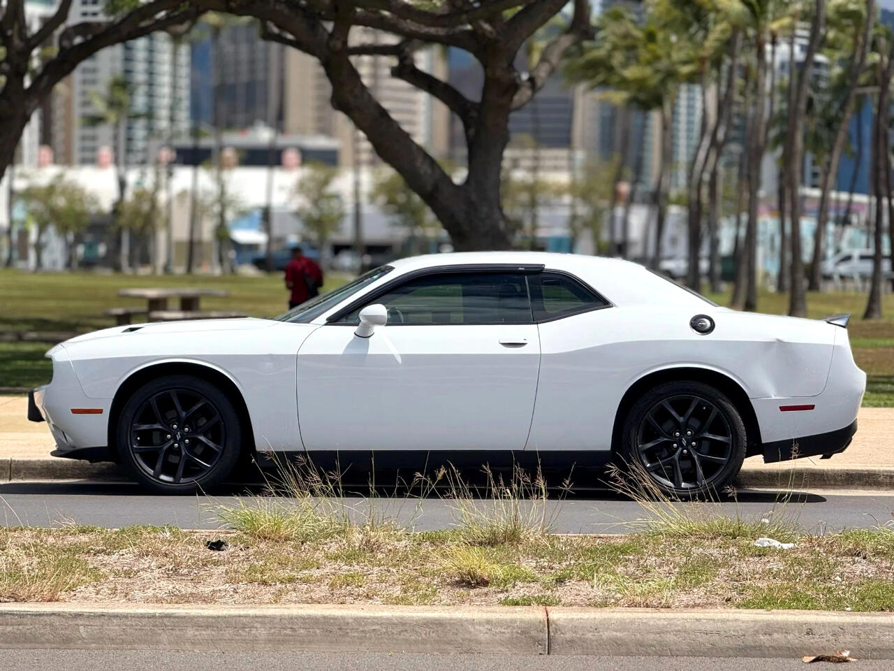 2019 Dodge Challenger SXT photo 2