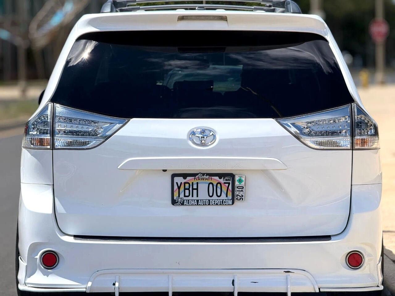 2017 Toyota Sienna SE Premium photo 4