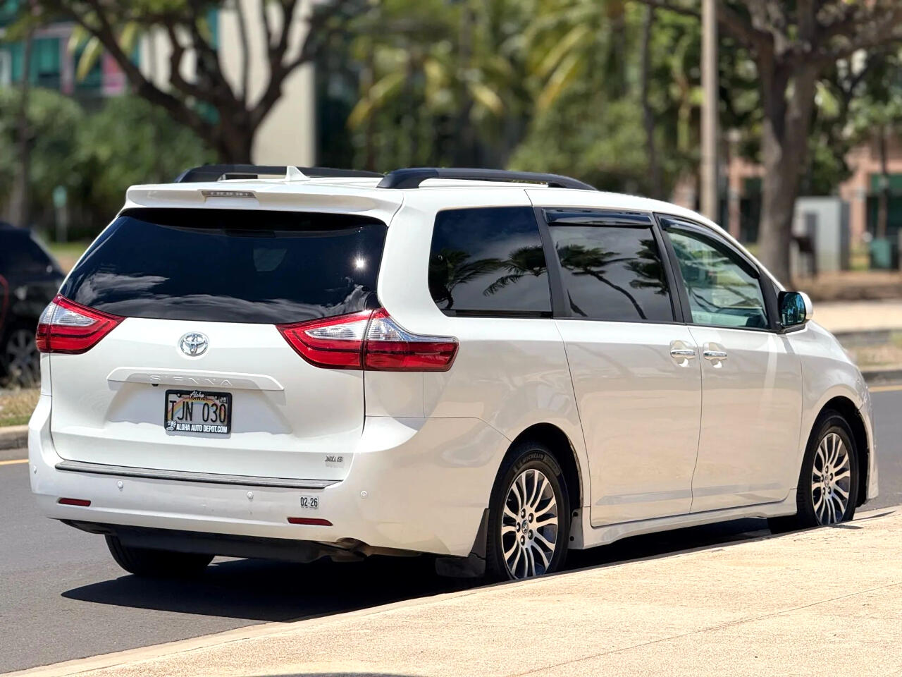 2018 Toyota Sienna XLE photo 5