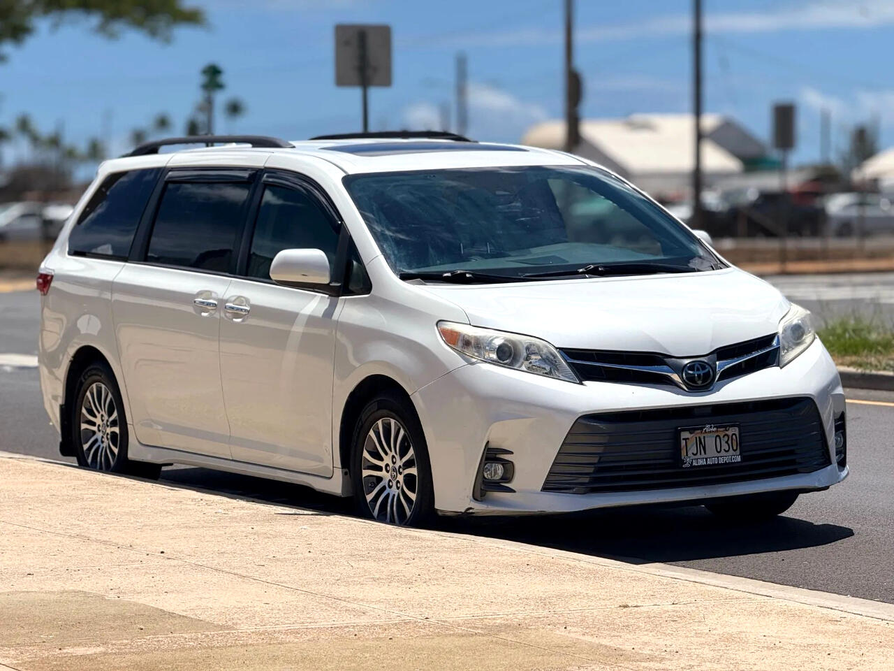 2018 Toyota Sienna XLE photo 6