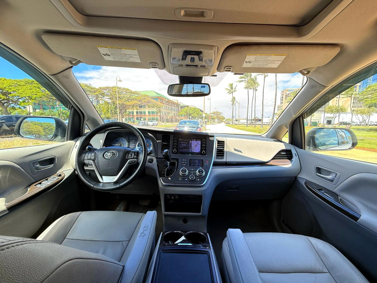 2018 Toyota Sienna XLE photo 10