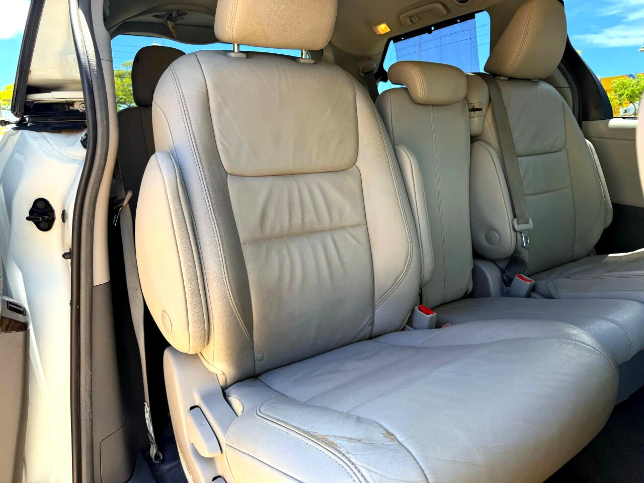 2018 Toyota Sienna XLE photo 12