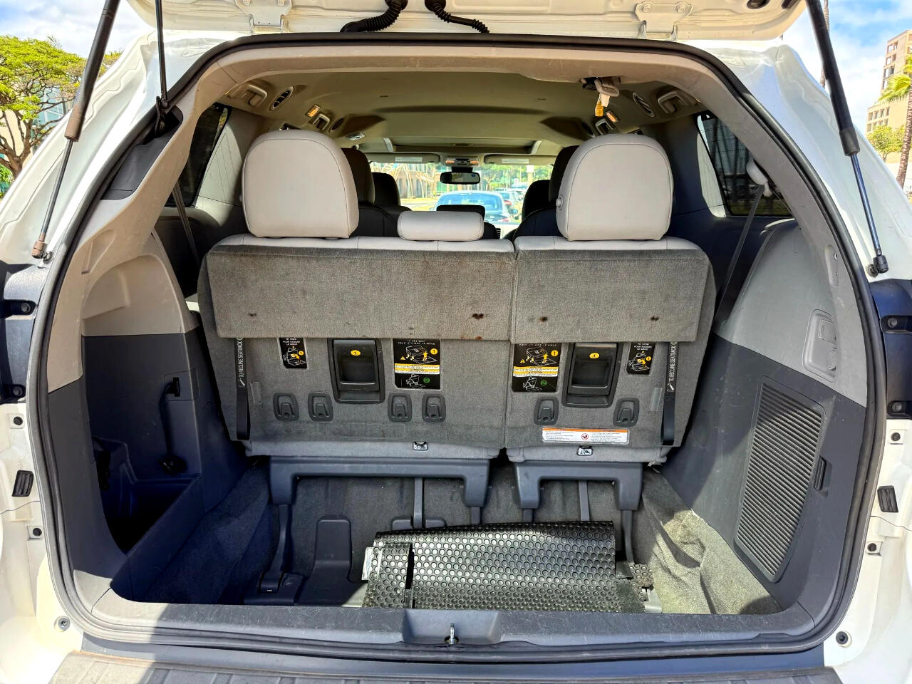 2018 Toyota Sienna XLE photo 16