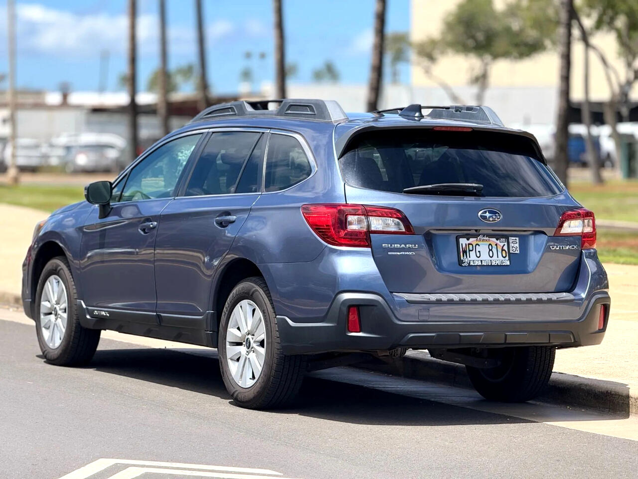 2018 Subaru Outback 2.5i Premium photo 3