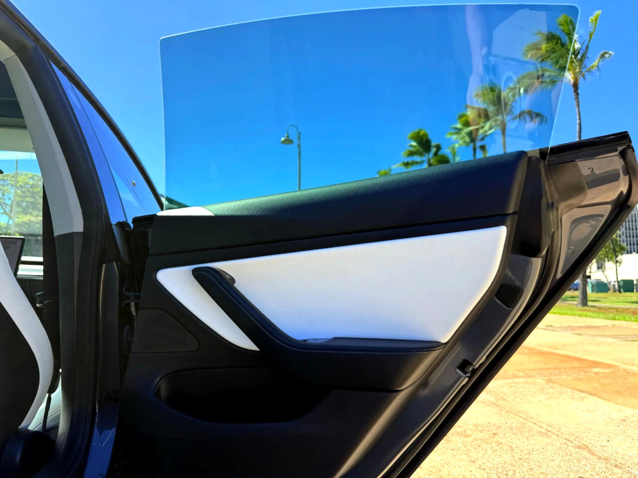 2019 Tesla Model 3 Long Range photo 16