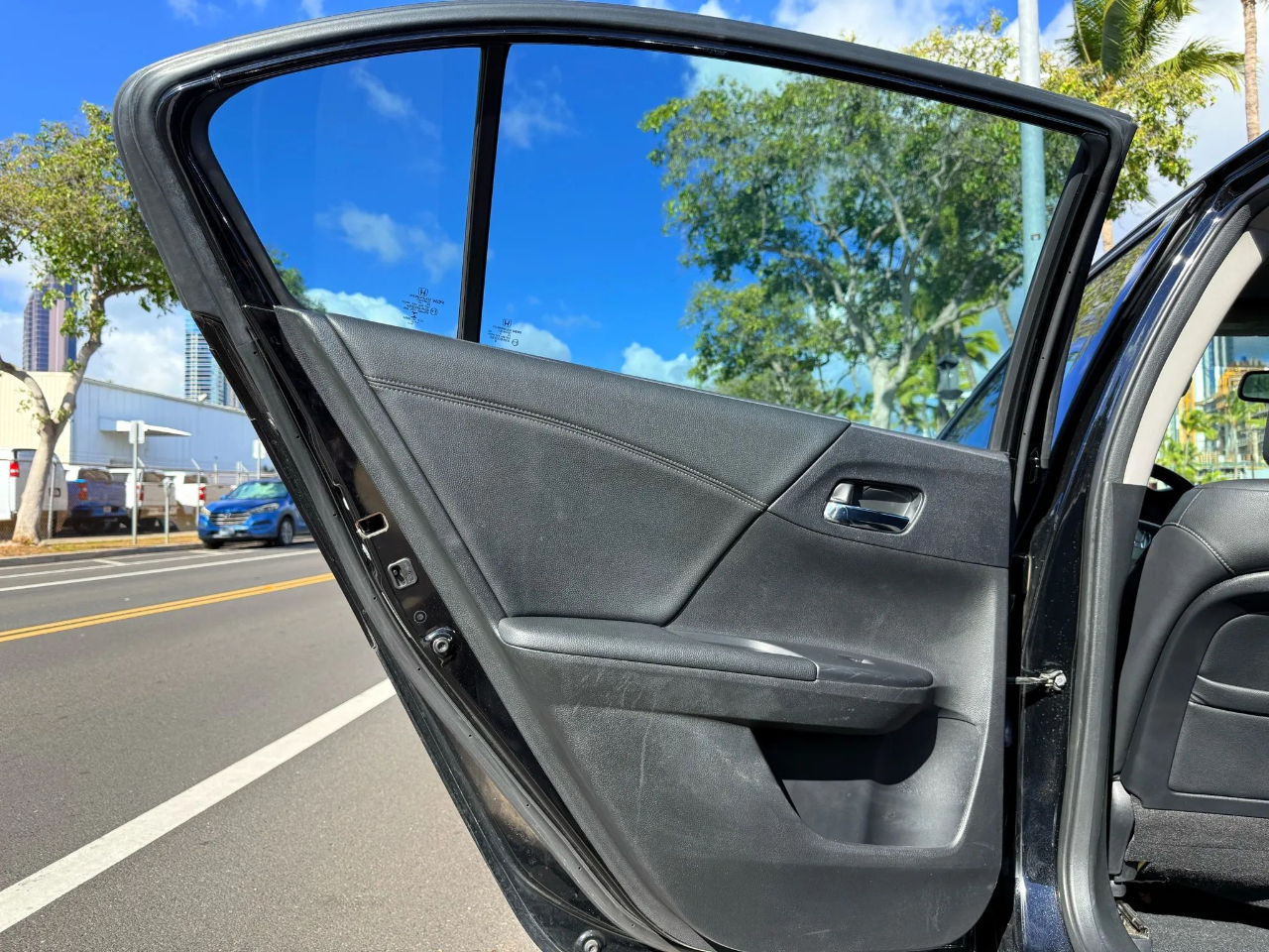 2014 Honda Accord Hybrid EX-L photo 12
