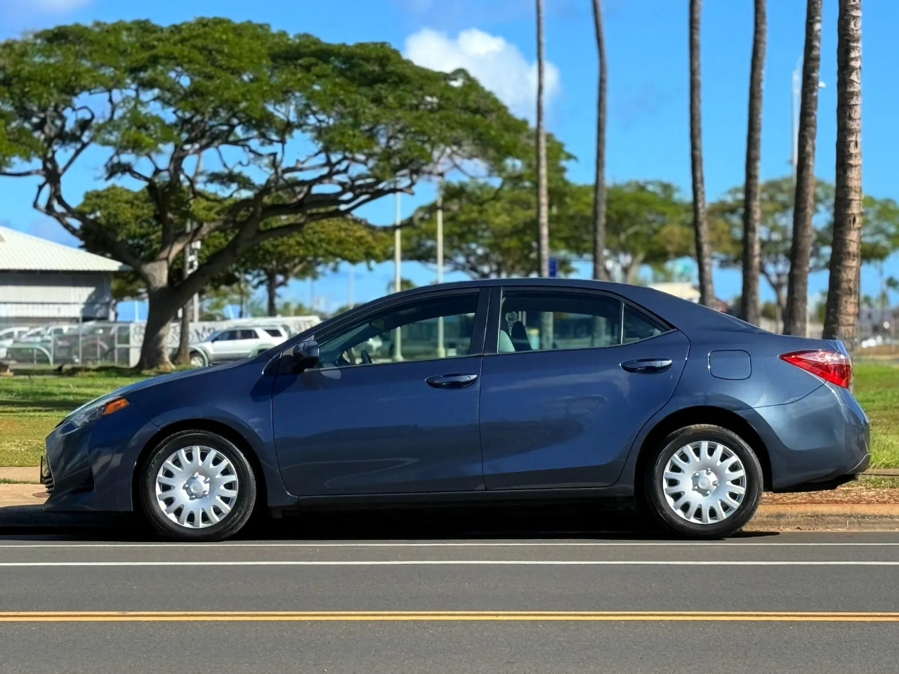 2018 Toyota Corolla XLE XSE photo 2
