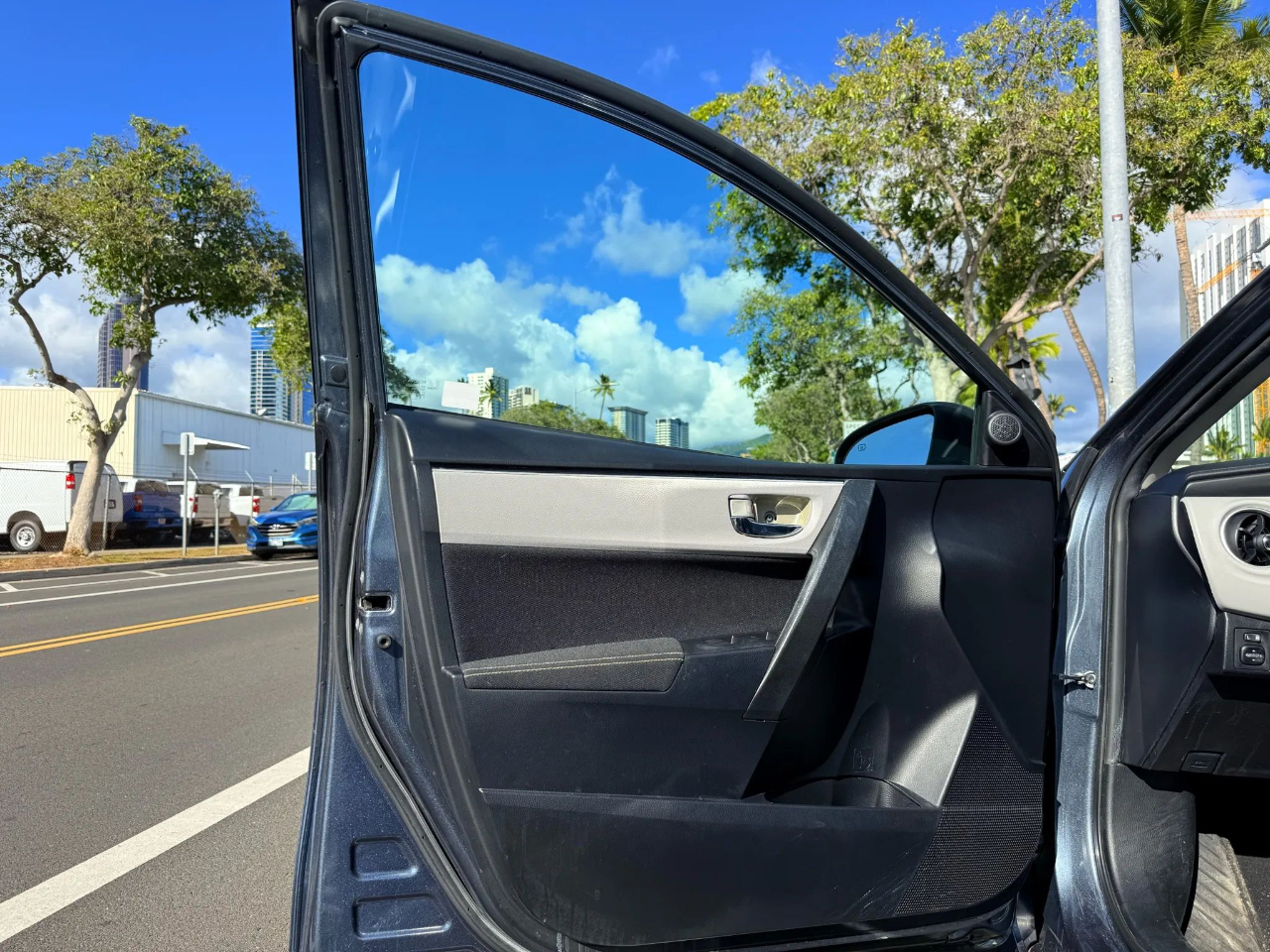 2018 Toyota Corolla XLE XSE photo 13
