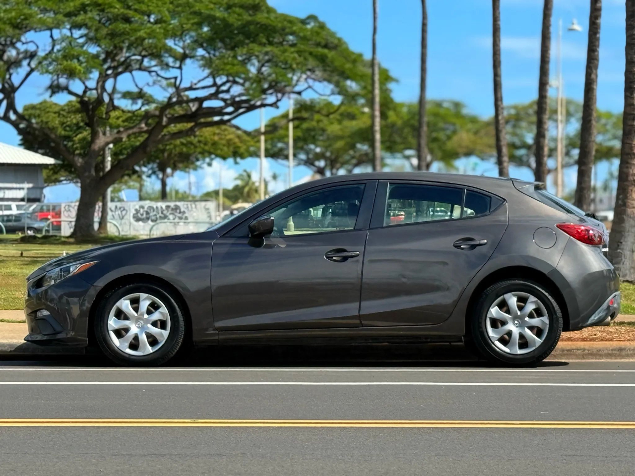 2015 Mazda Mazda3 i Sport photo 2