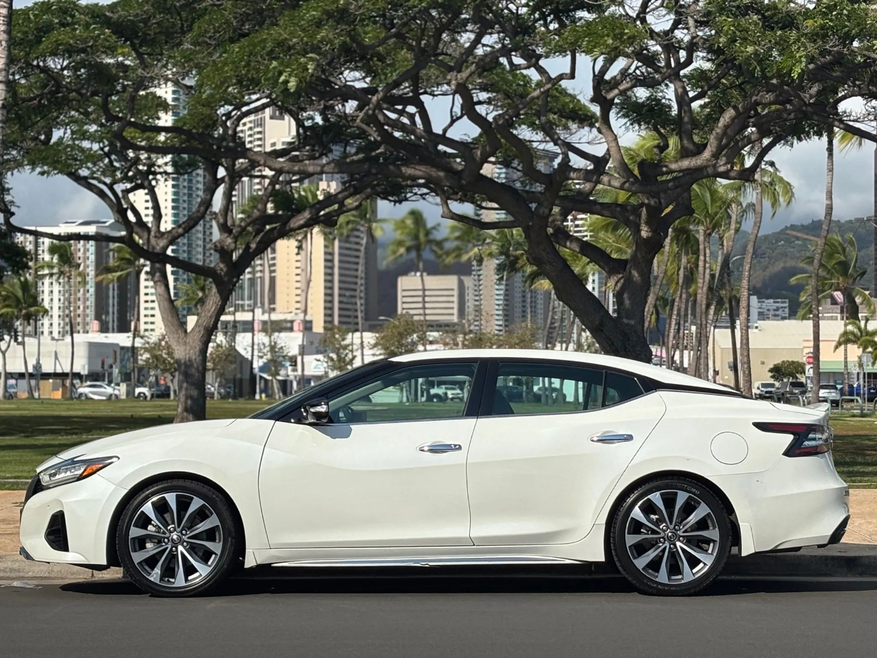 2021 Nissan Maxima Platinum photo 2